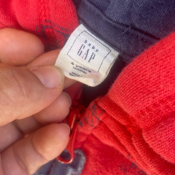 GAP Boys Red Fire Truck Hooded Zip-Up Sweater Size 4 - Cozy & Fun! - Picture 6 of 9